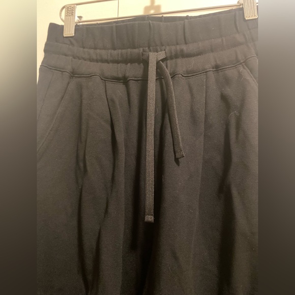 Aritzia Babaton Black Luiz Cropped
Wide Leg Pants Size XSmall - Picture 4 of 5